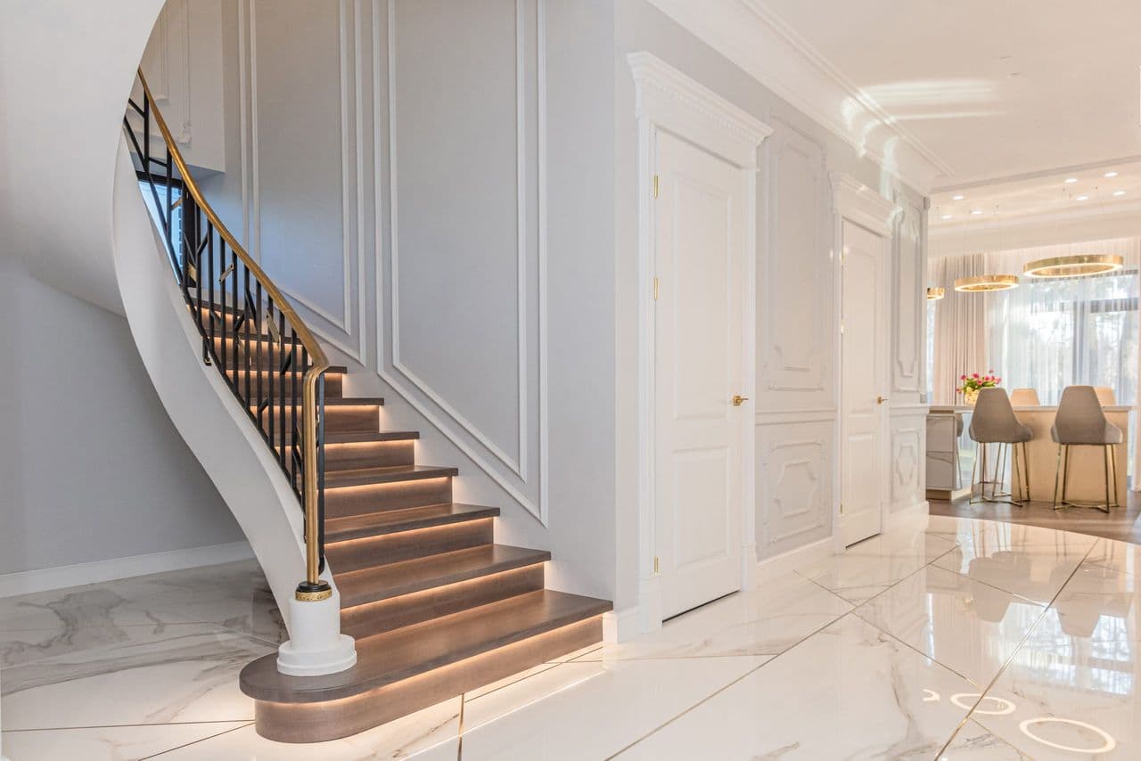 Violetinė moderni klasika - 007.jpg